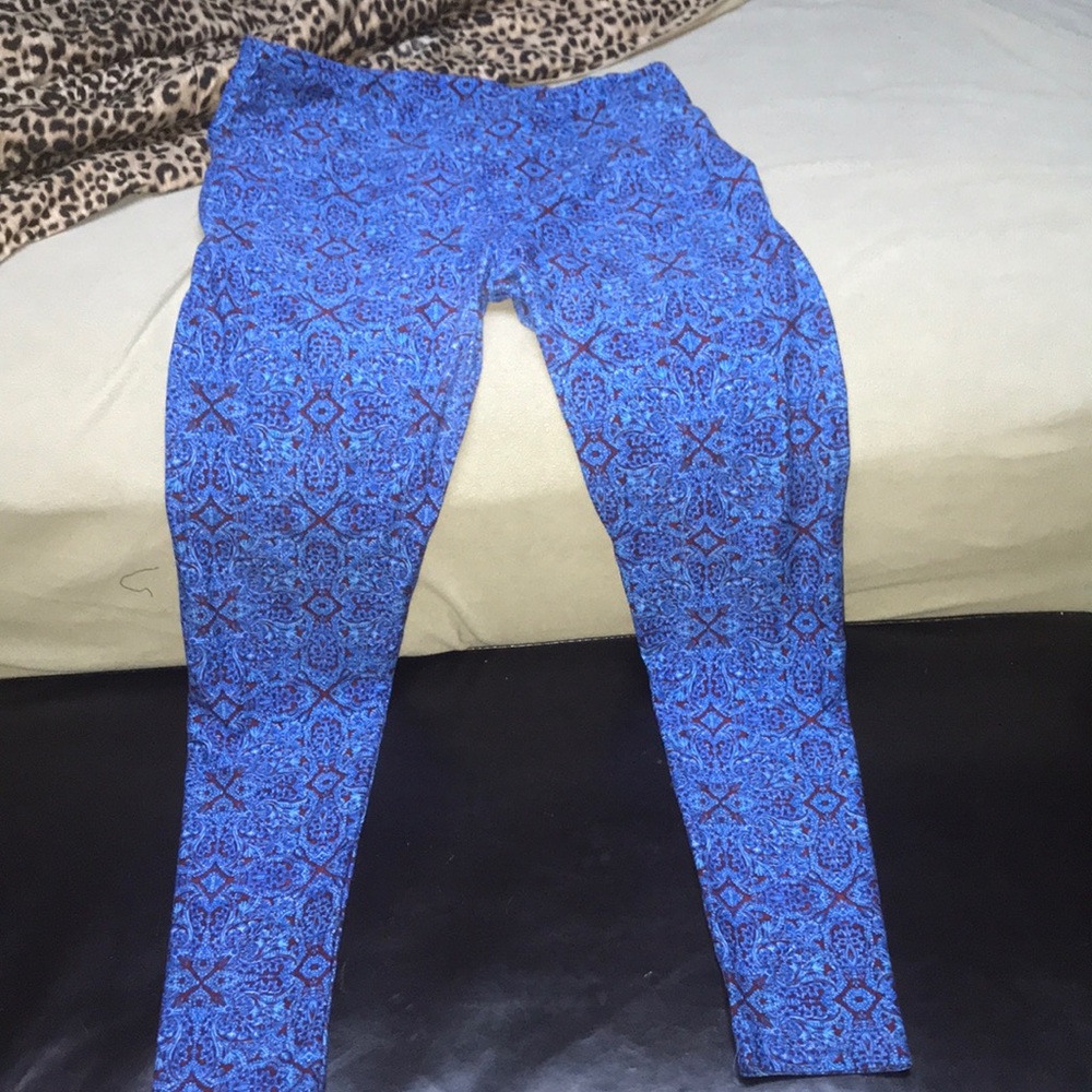 Talk and curvy Lularoe leggings